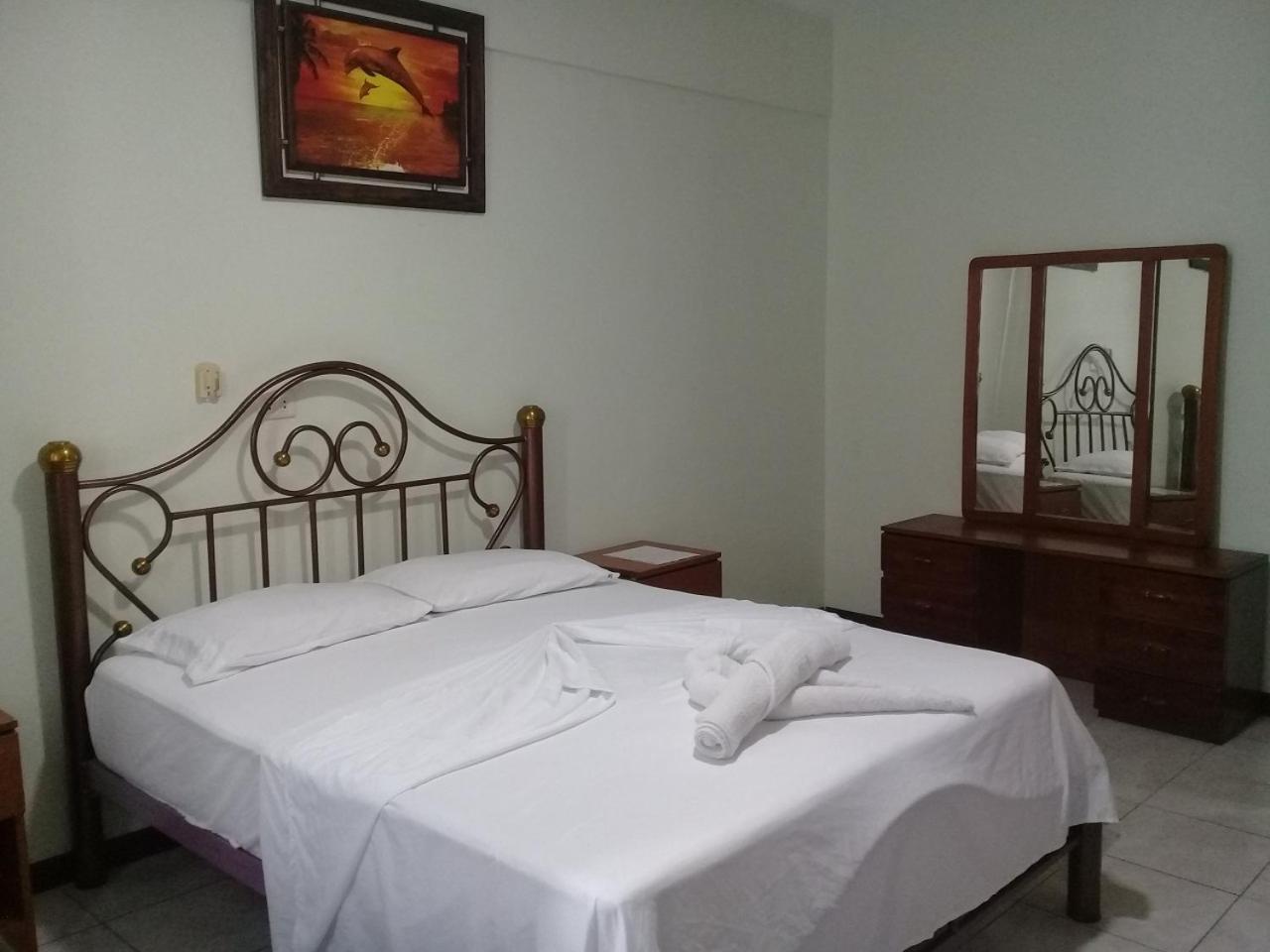 Hostal Ibiza Санта Крус де ла Сиера Екстериор снимка