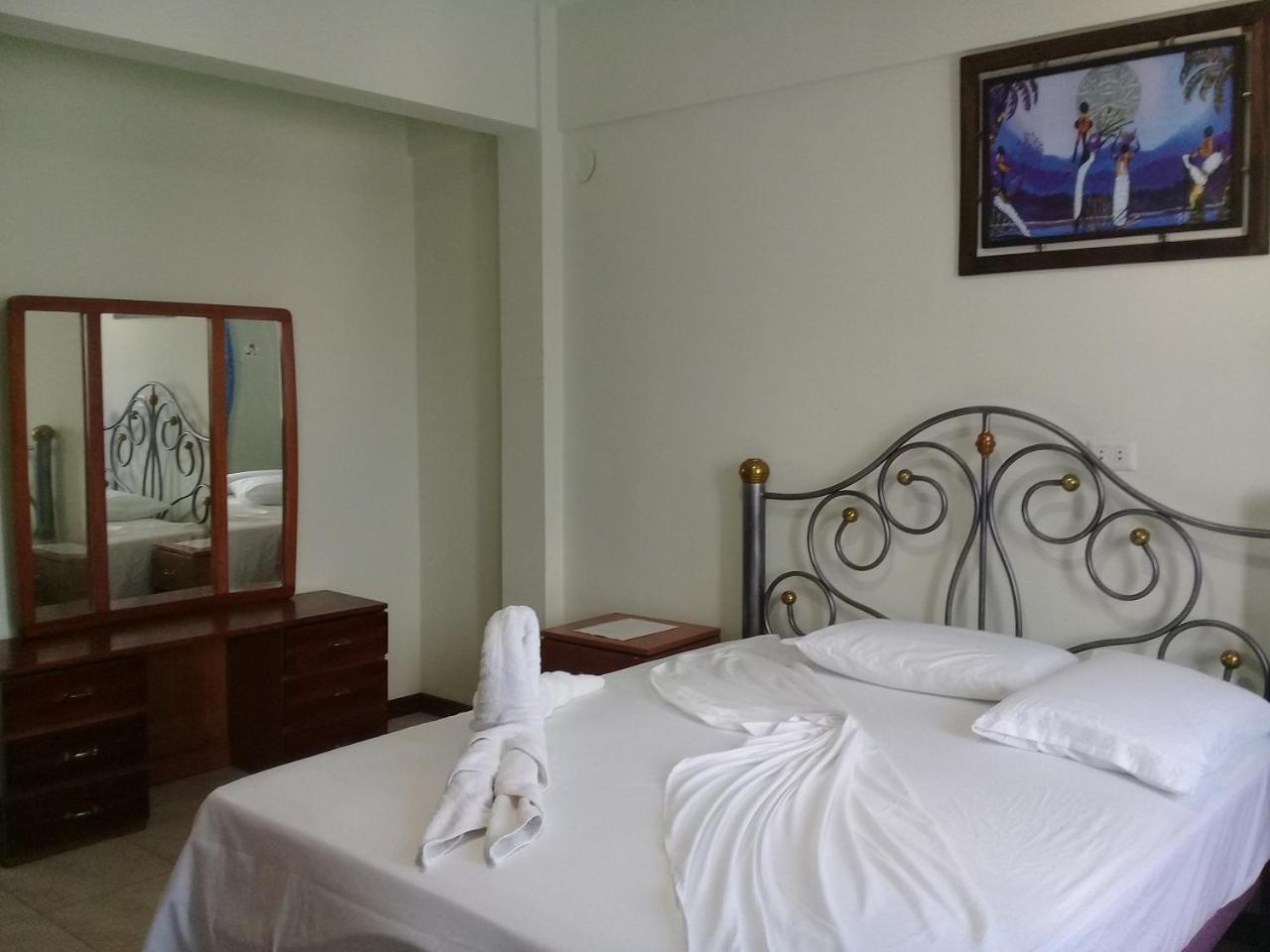 Hostal Ibiza Санта Крус де ла Сиера Екстериор снимка