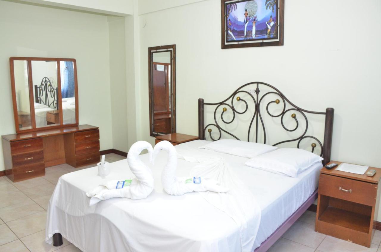 Hostal Ibiza Санта Крус де ла Сиера Екстериор снимка